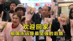 美女扒开大腿让男人捅